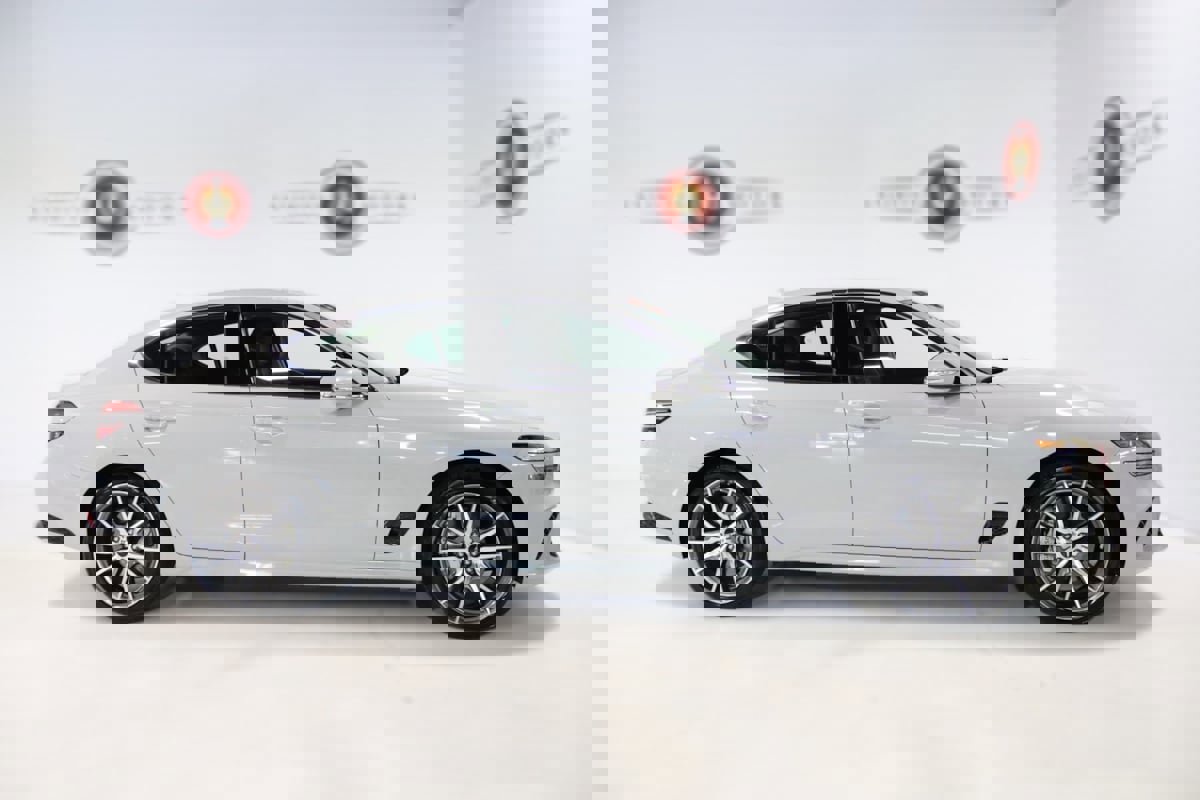 Used 2025 Genesis G70 2.5T image 5