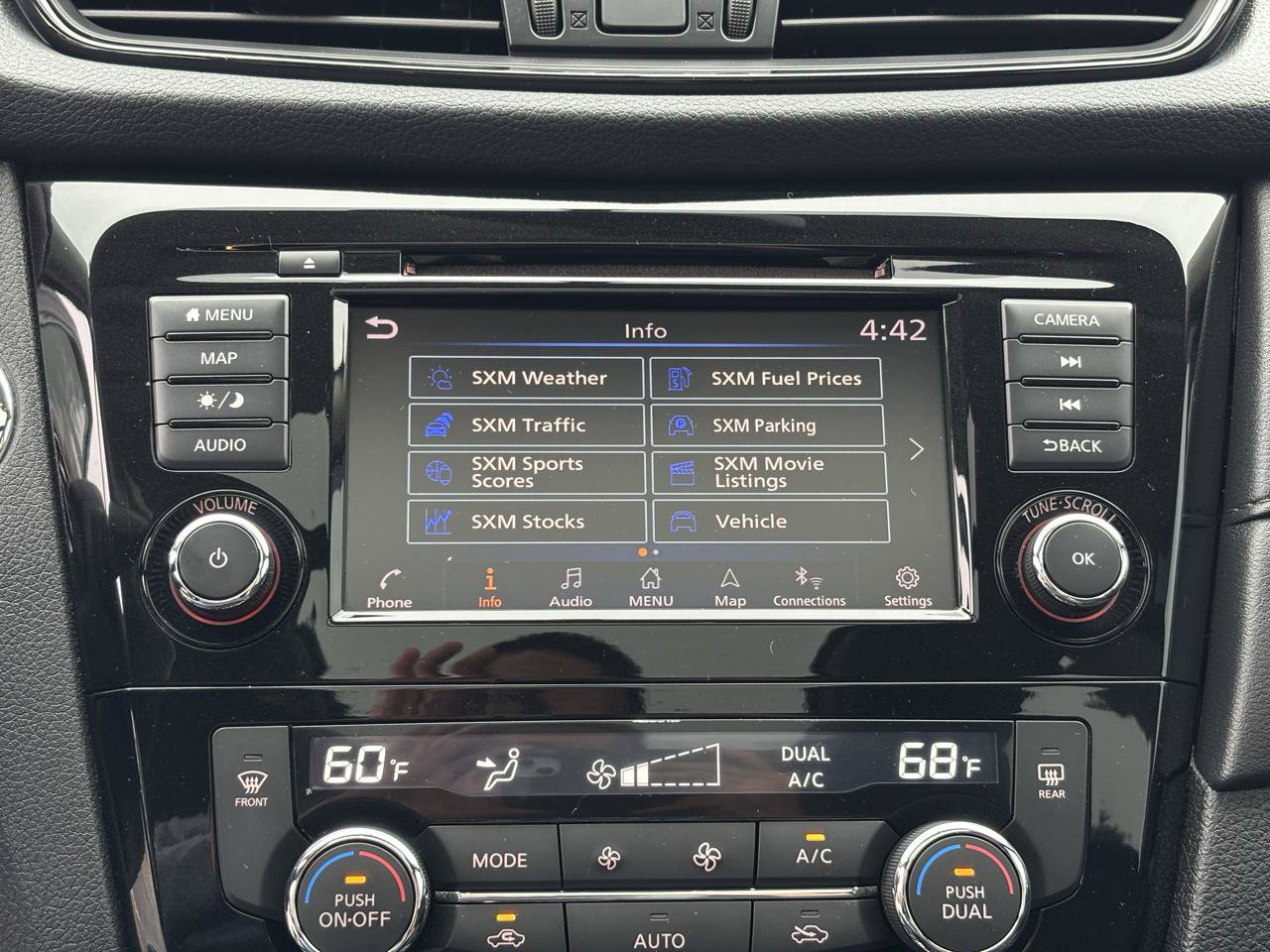 Used 2018 Nissan Rogue SV w/ Sun & Sound Touring Package AWD/4WD image 25