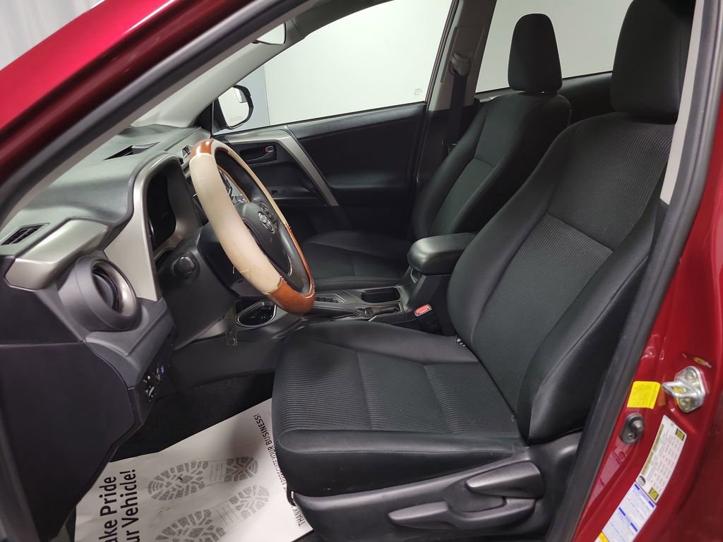 Used 2018 Toyota RAV4 LE image 13