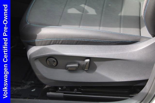 Used 2024 Volkswagen Taos SE AWD/4WD image 16