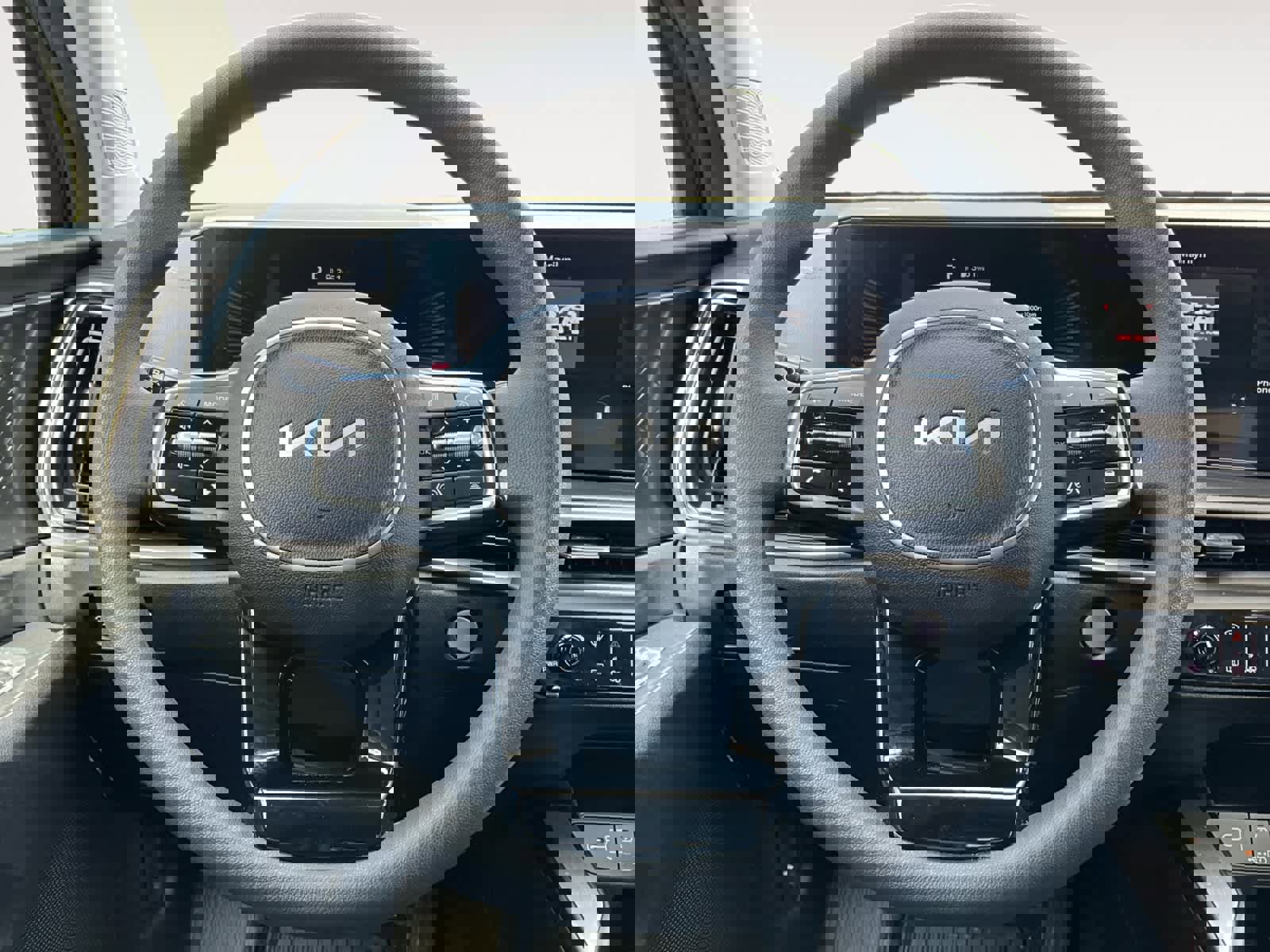 Used 2025 Kia Sorento LX FWD image 14