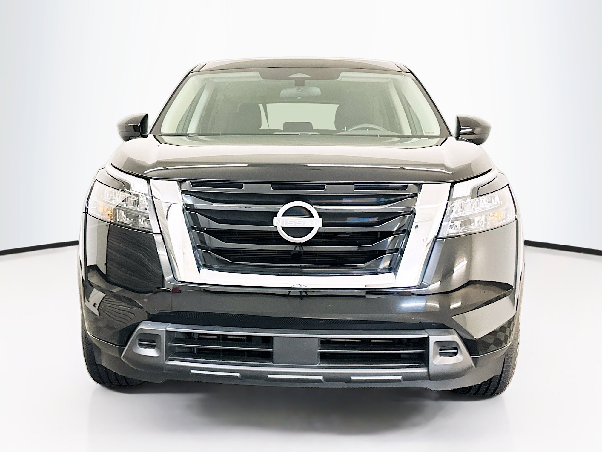 Used 2024 Nissan Pathfinder S image 2