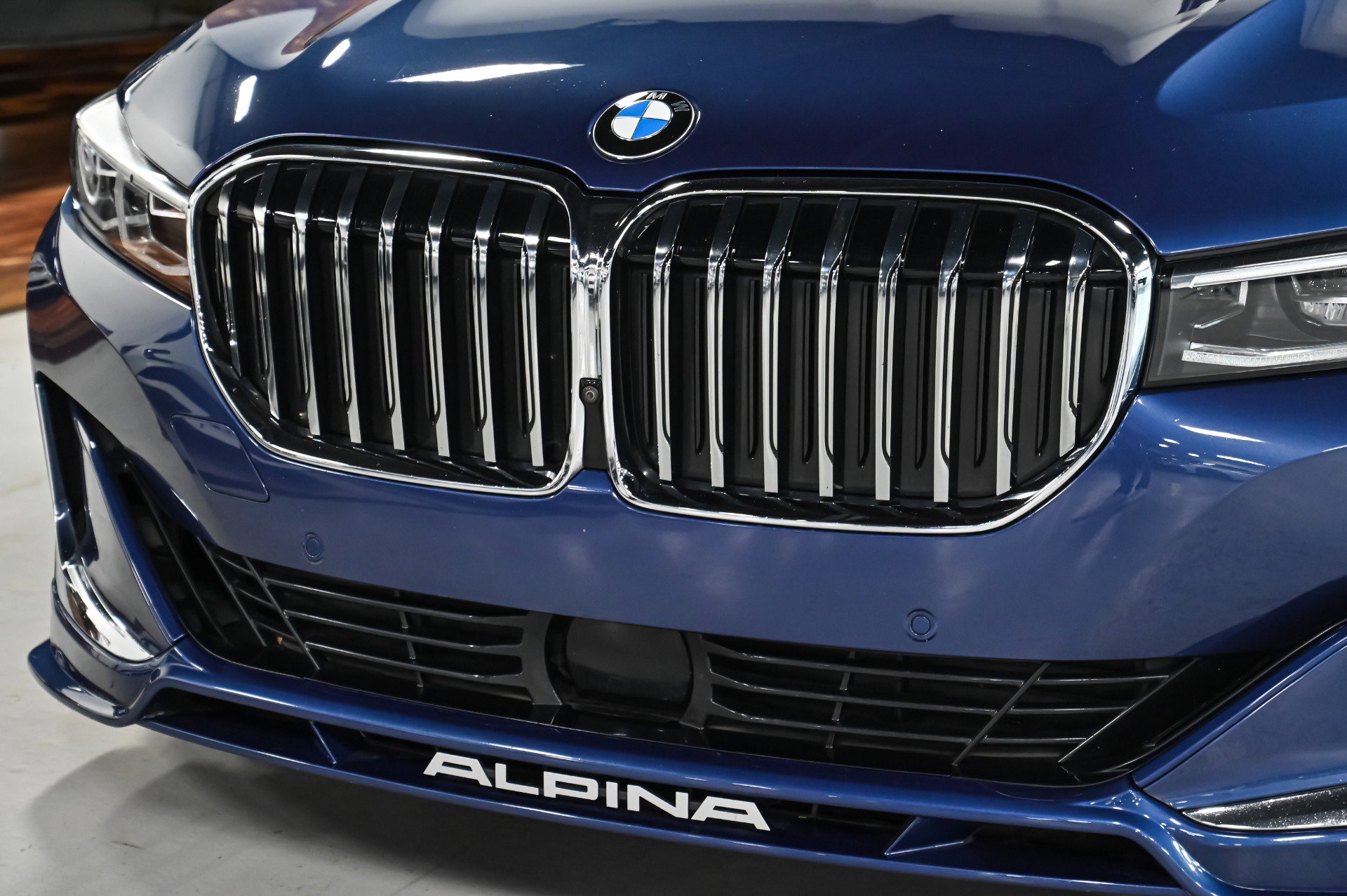 Used 2022 BMW ALPINA B7 xDrive w/ Luxury Rear Seating Package image 56