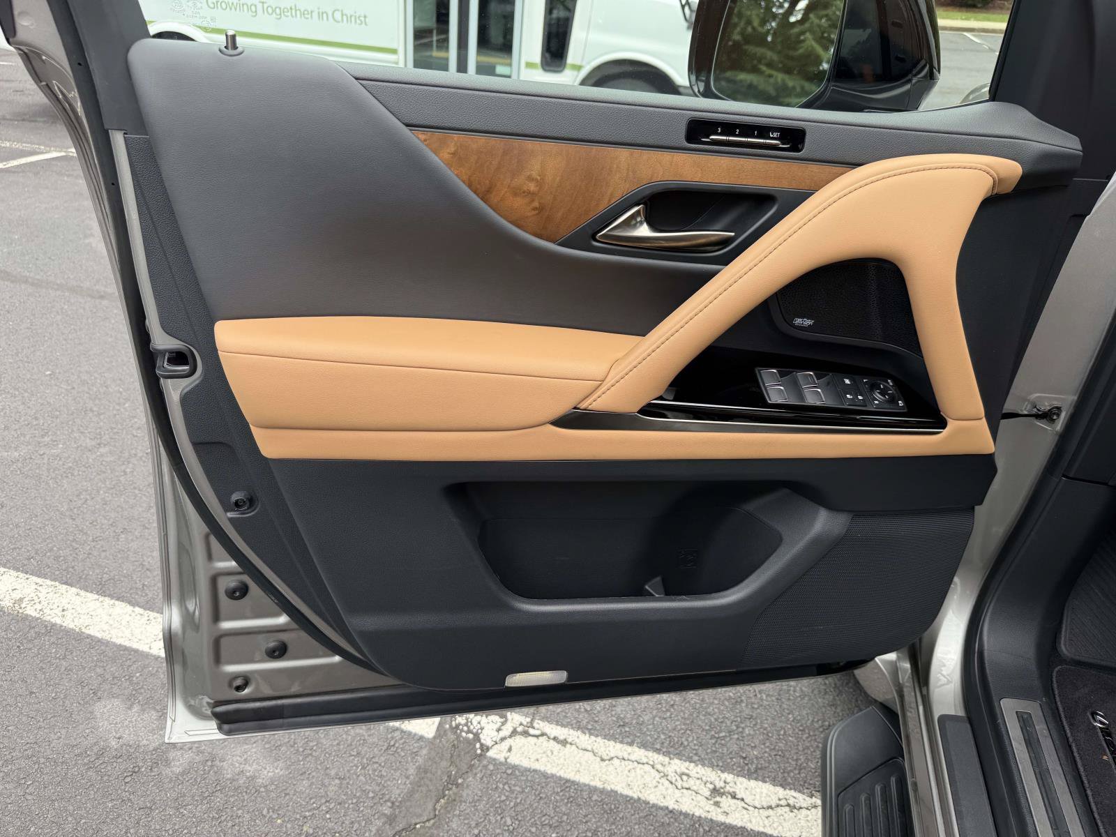 Used 2025 Lexus LX 700h Luxury w/ Appearance Package AWD/4WD image 12