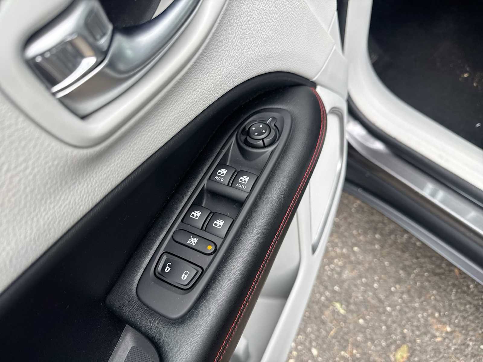 Used 2019 Jeep Compass Limited image 22