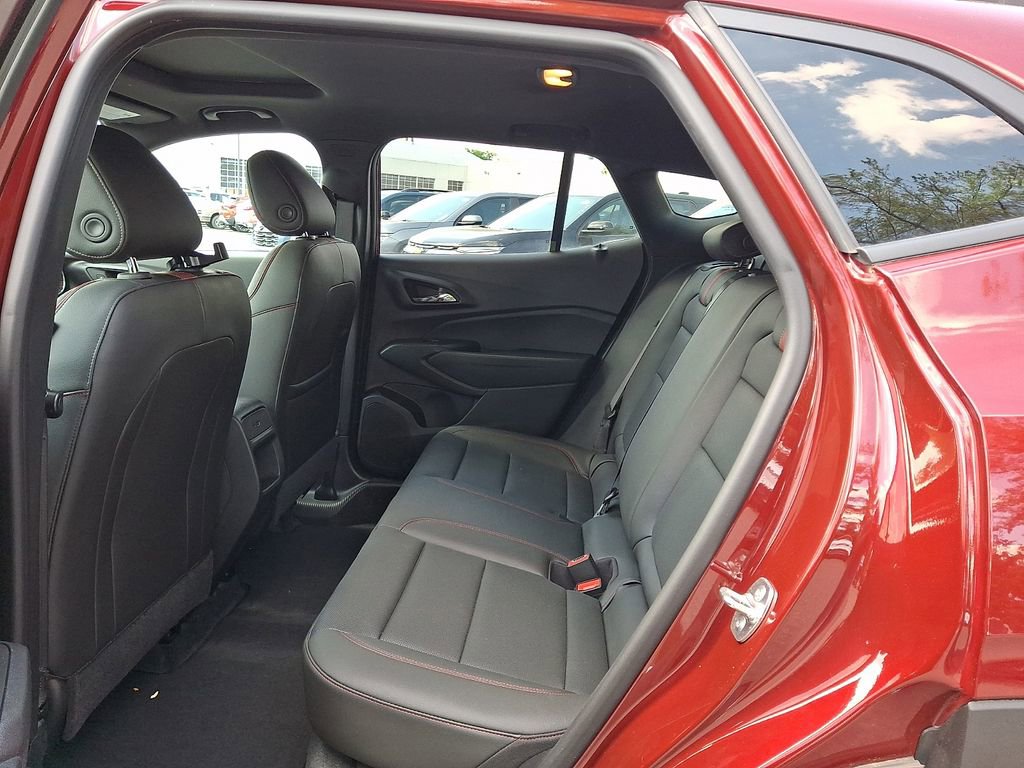 Certified 2025 Chevrolet Trax RS w/ Sunroof Package FWD image 10