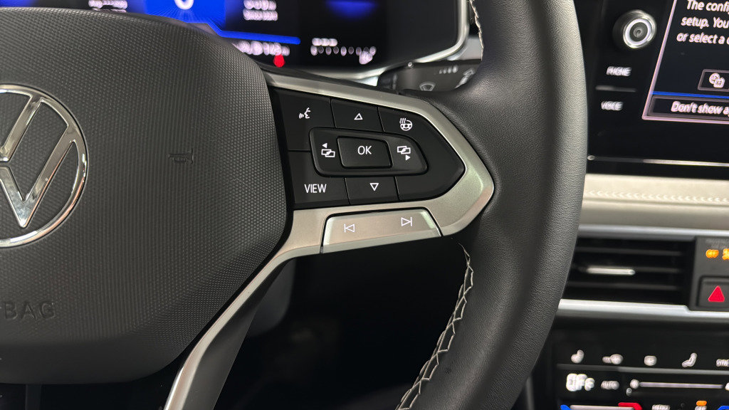 Used 2025 Volkswagen Taos SE image 22