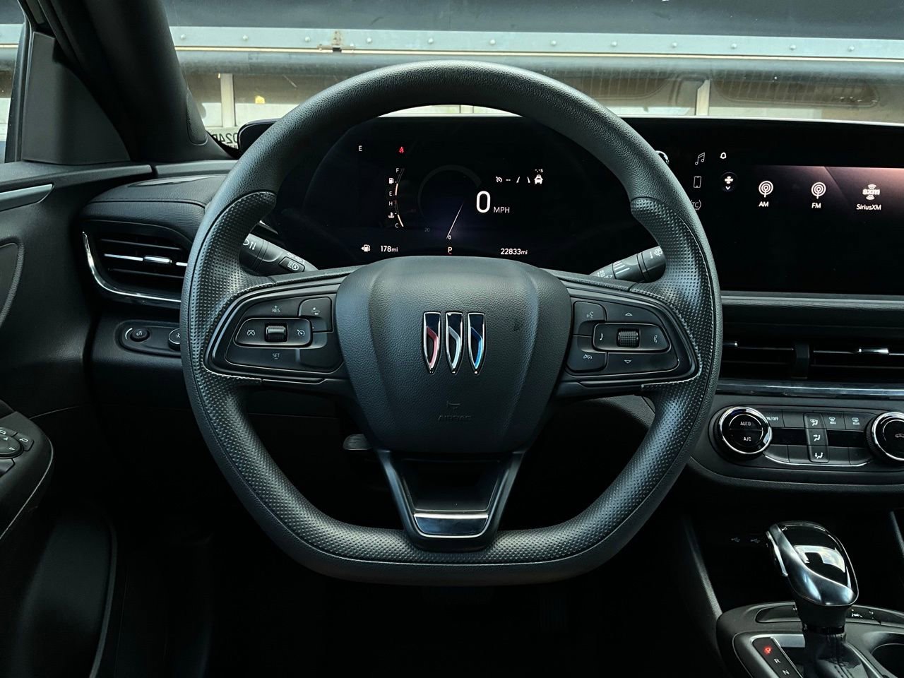 Used 2025 Buick Envista Preferred image 32