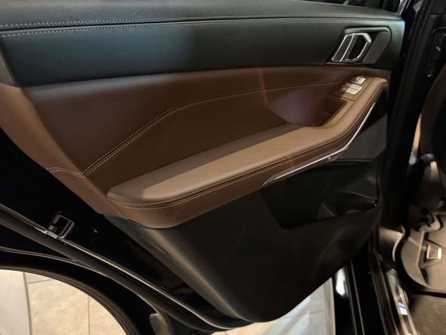 Used 2024 BMW X7 xDrive40i w/ Executive Package AWD/4WD image 11