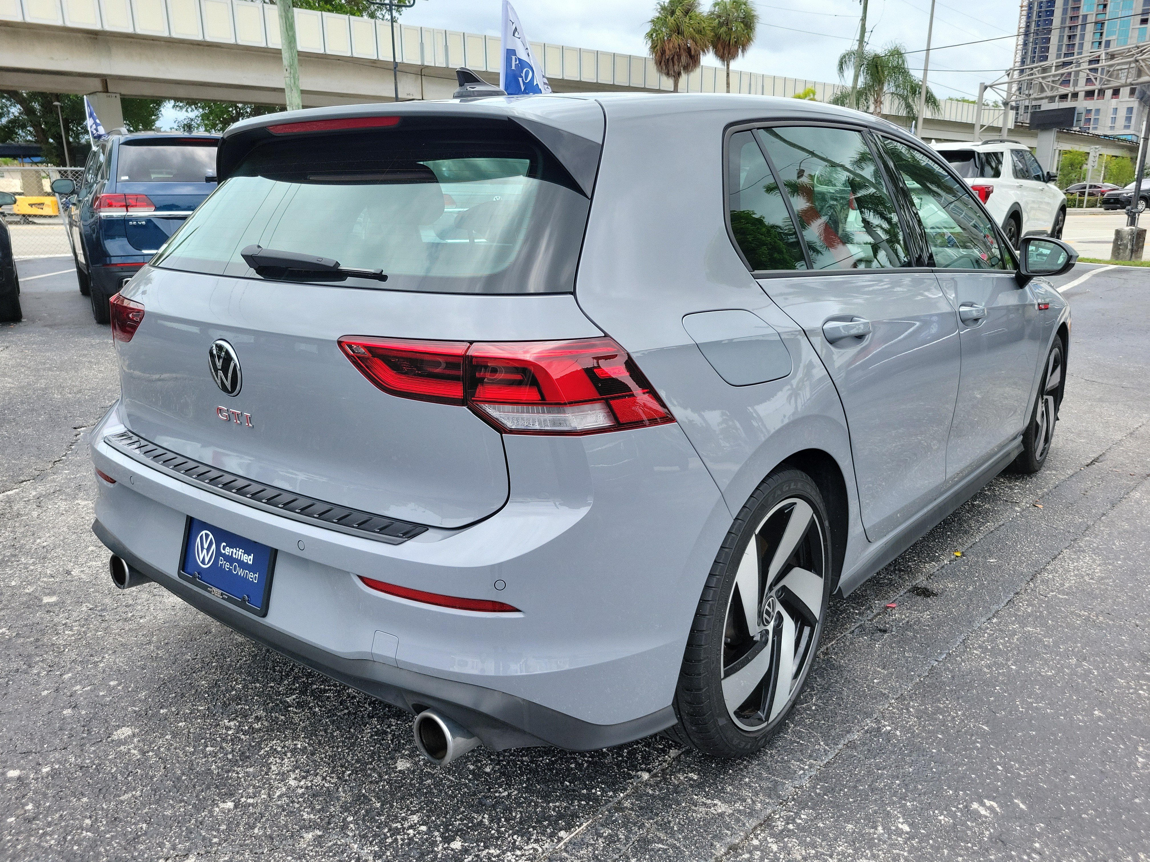 Certified 2023 Volkswagen GTI SE FWD image 5