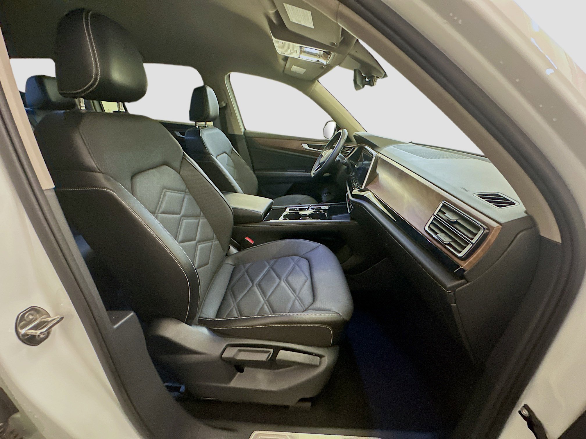 Used 2024 Volkswagen Atlas SE image 34