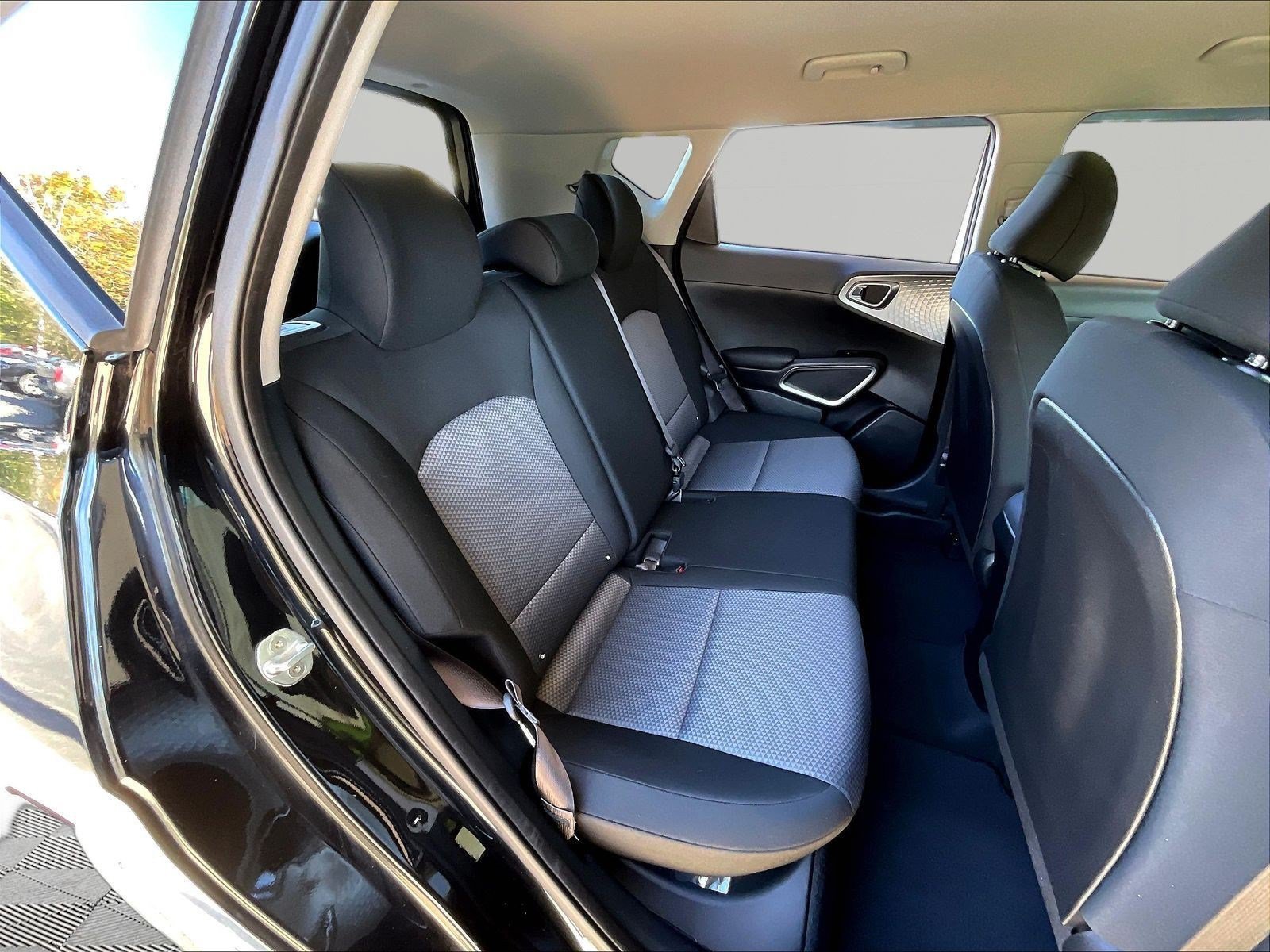 Used 2023 Kia Soul LX w/ LX Technology Package FWD image 23