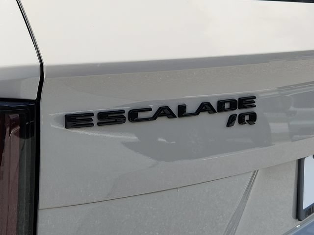 New 2026 Cadillac Escalade IQ Sport 2 w/ LPO, ONYX Package AWD/4WD image 17