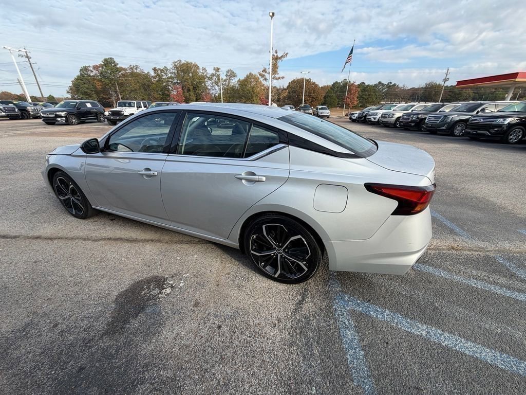 Used 2024 Nissan Altima 2.5 SR image 5