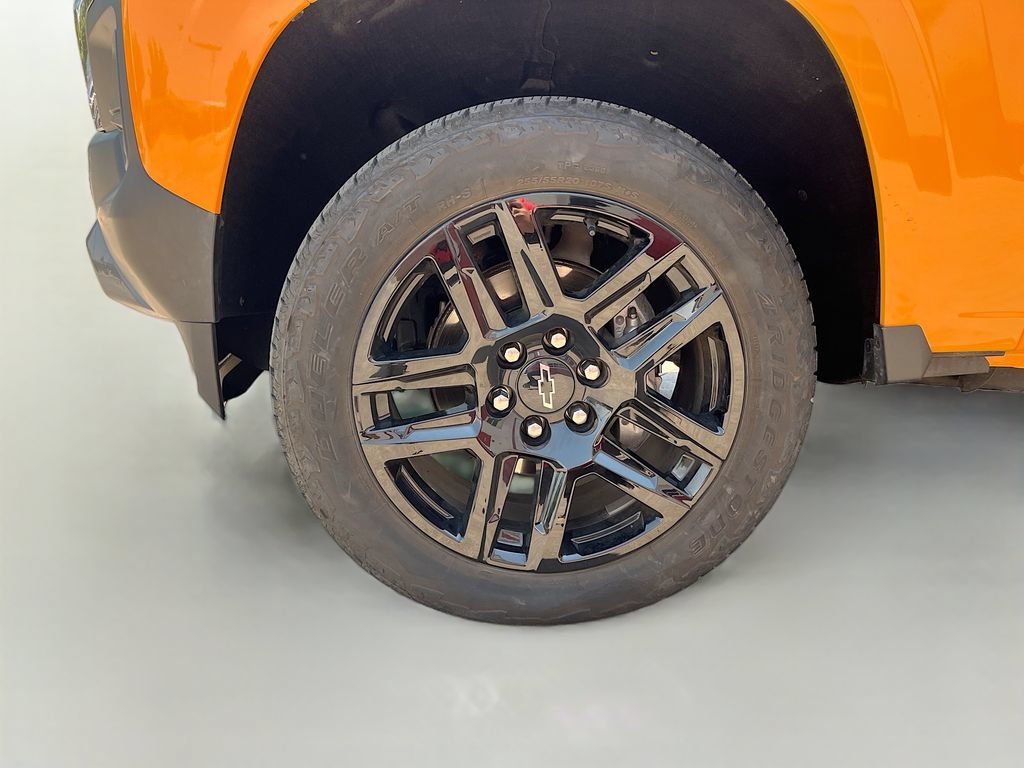 Used 2025 Chevrolet Colorado Z71 w/ Technology Package AWD/4WD image 31