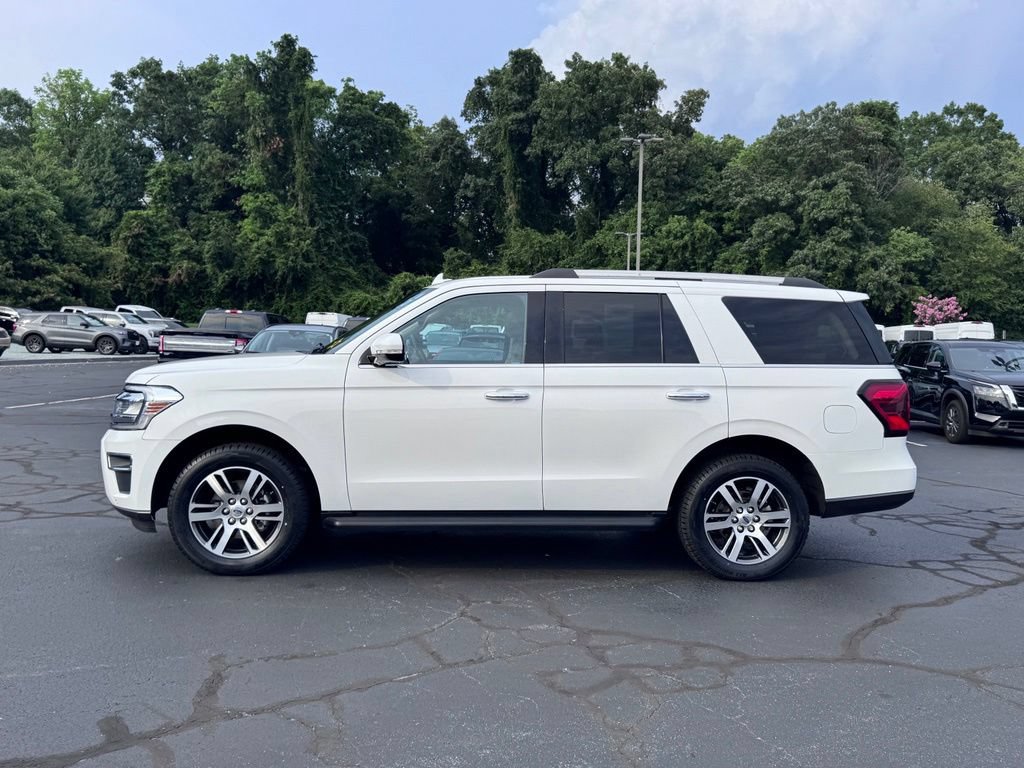 Used 2024 Ford Expedition Limited AWD/4WD image 3