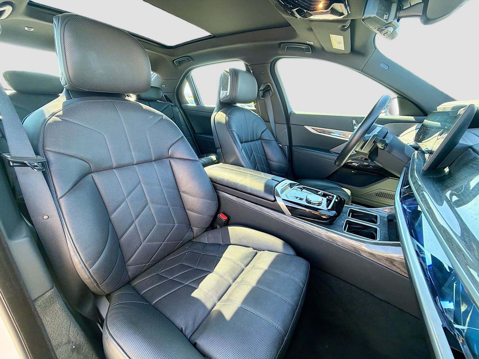 Certified 2025 BMW 740i image 16