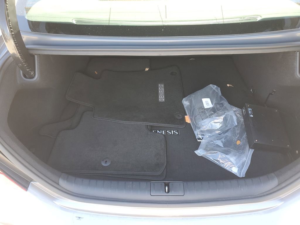 Used 2025 Genesis G70 2.5T image 15