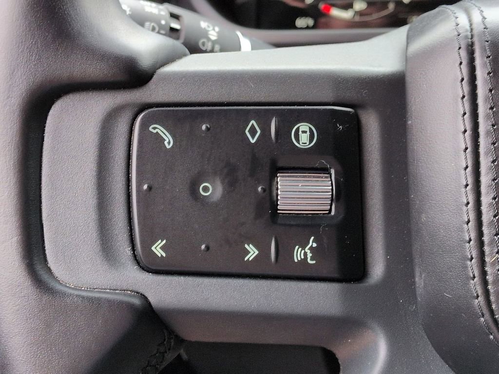 Used 2024 Land Rover Defender 110 X-Dynamic SE image 25