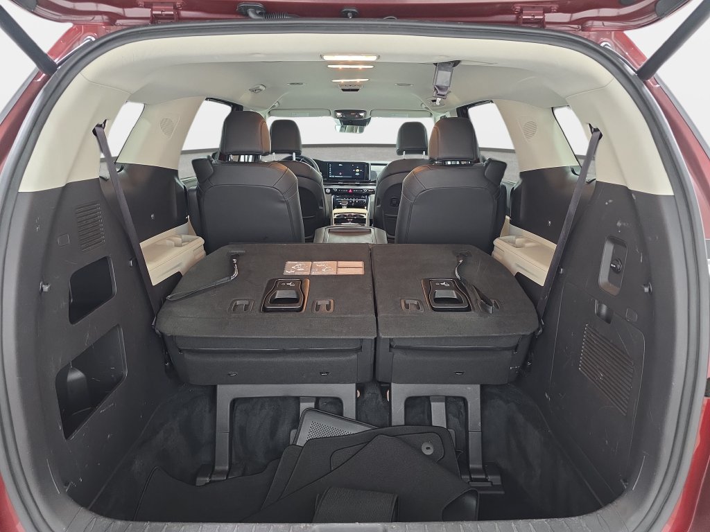 Used 2024 Kia Carnival EX FWD image 33