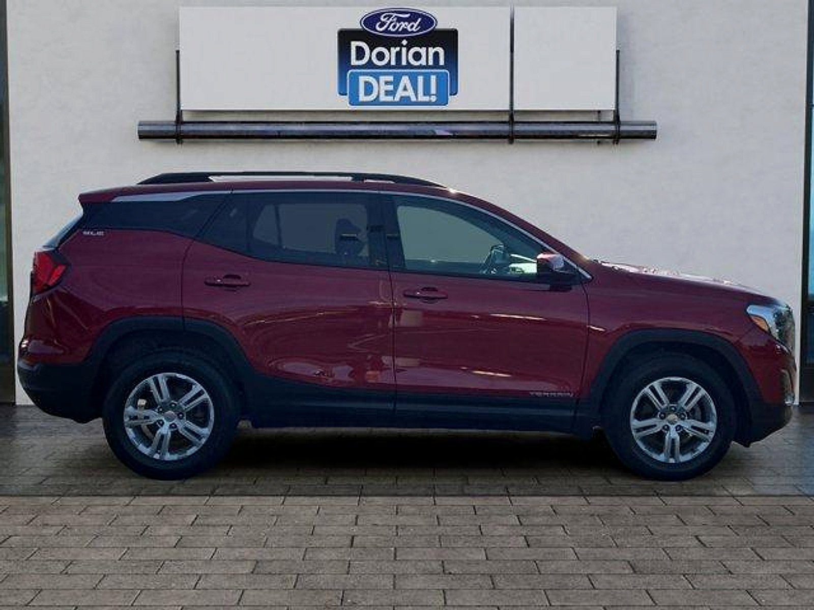 Used 2018 GMC Terrain SLE w/ Driver Convenience Package FWD image 2