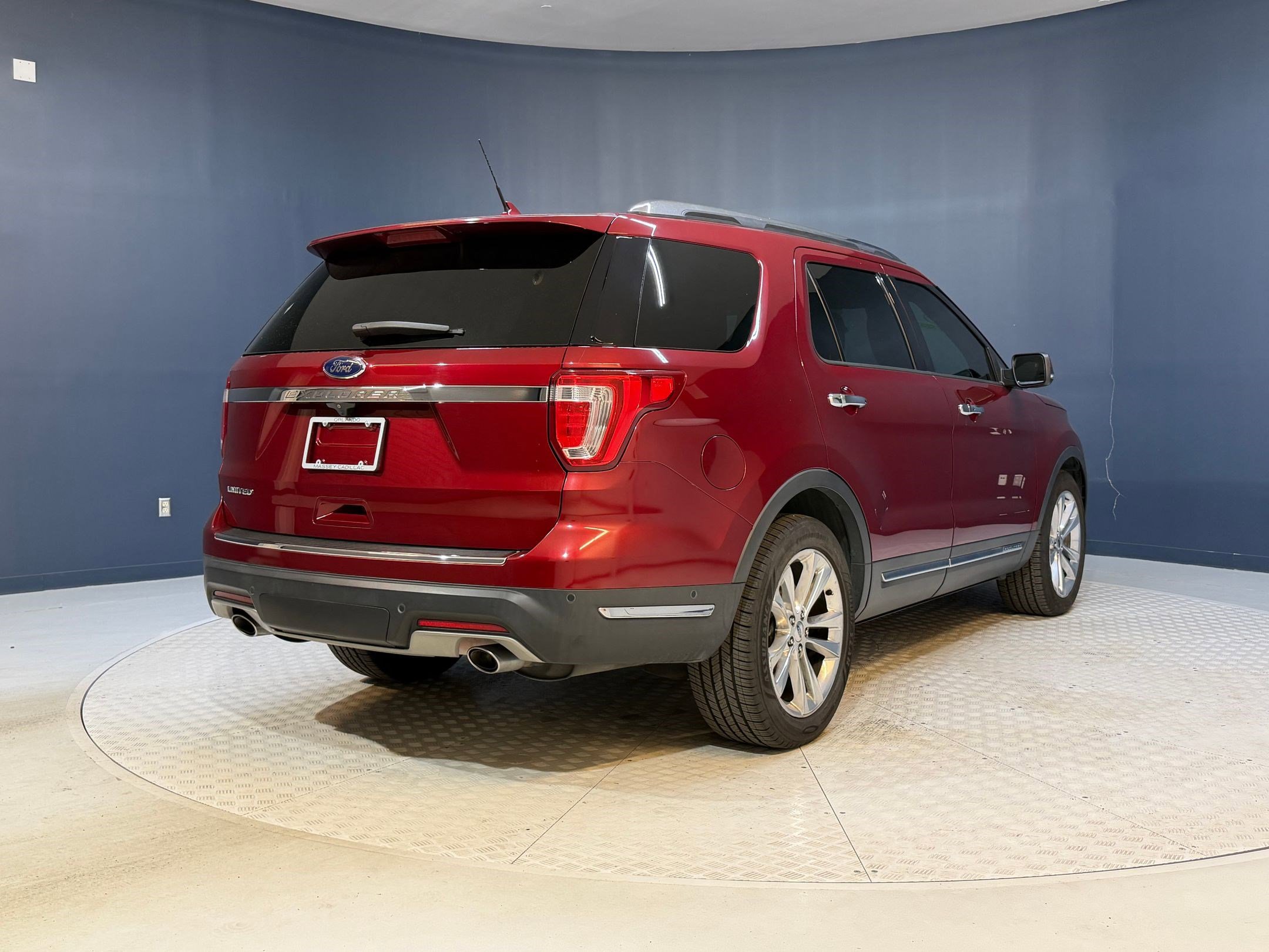 Used 2018 Ford Explorer Limited w/ Equipment Group 301A FWD image 9