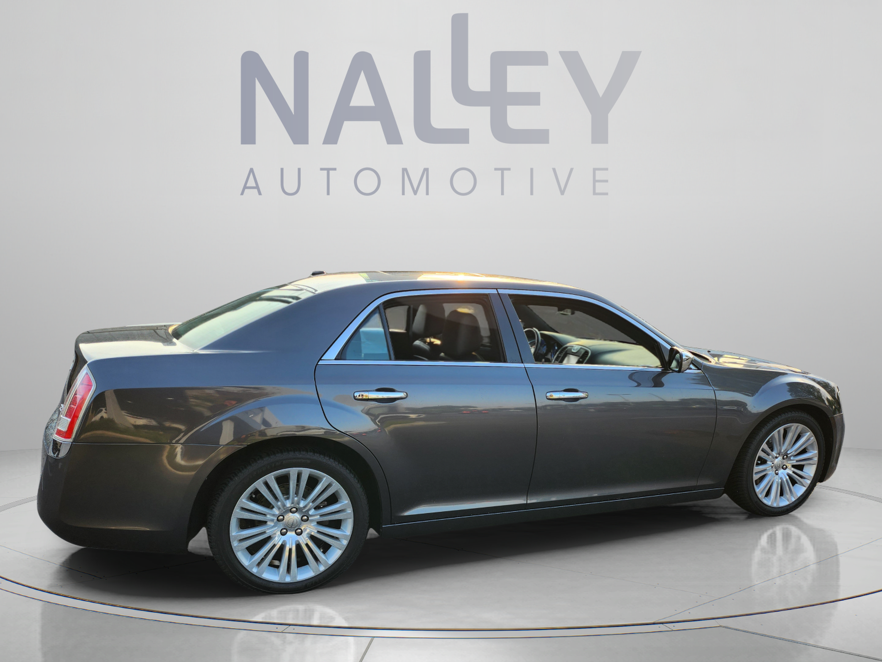 Used 2013 Chrysler 300 C RWD image 6