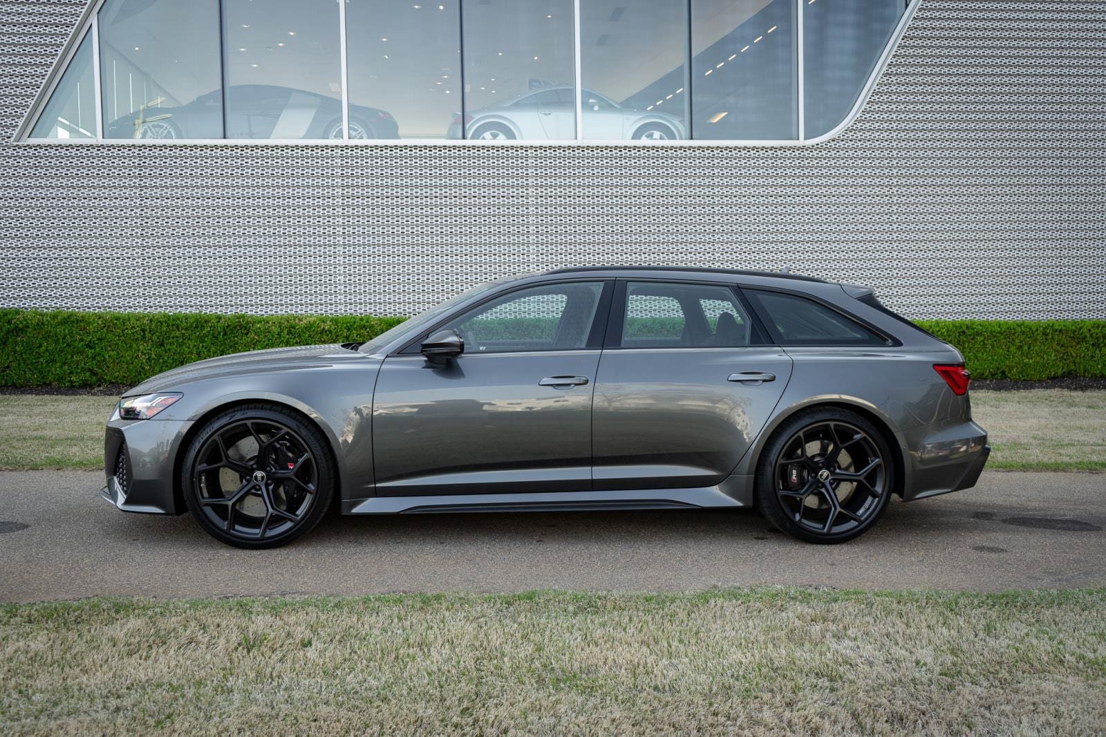 Certified 2024 Audi RS 6 performance AWD/4WD image 10