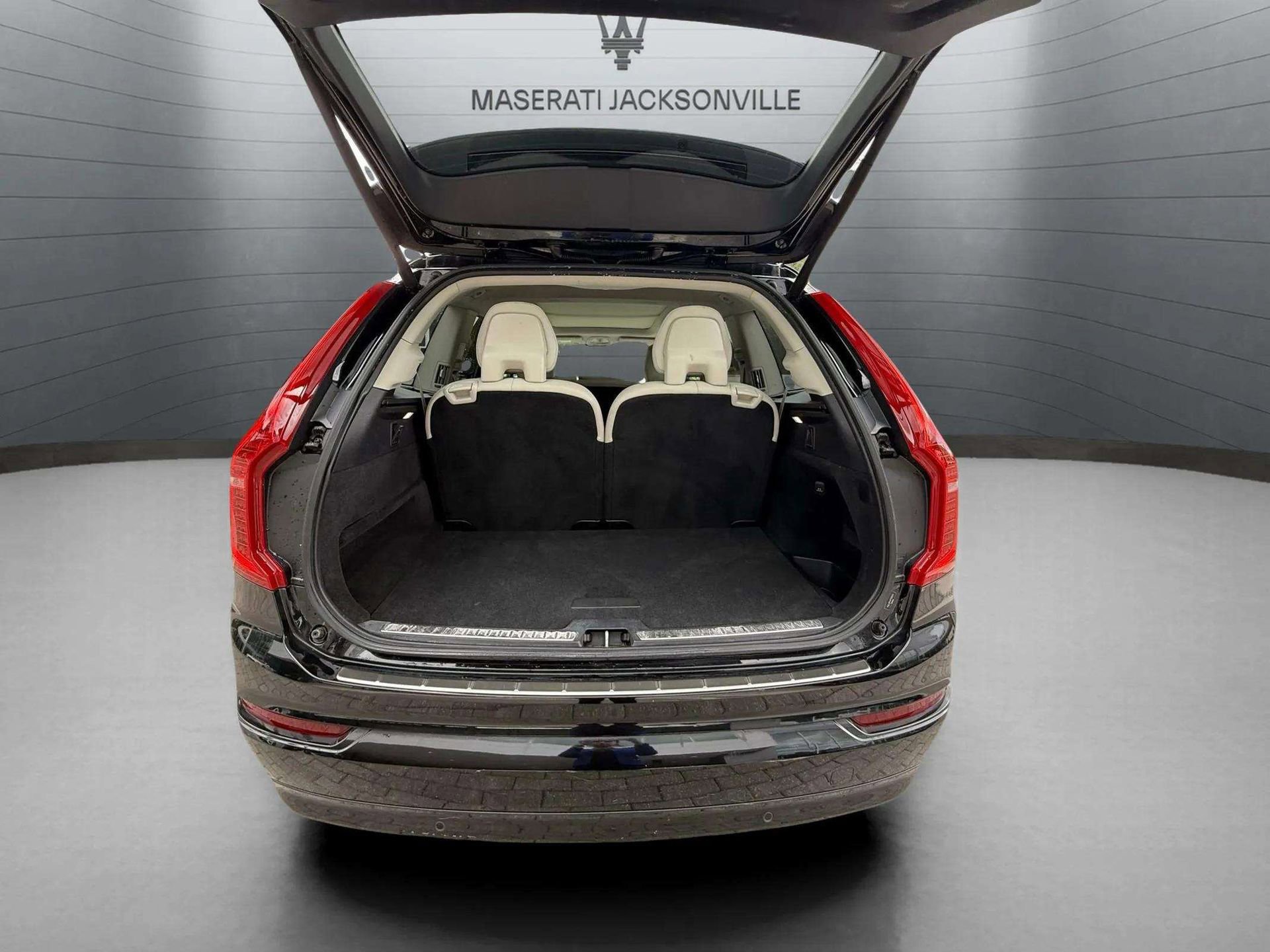 Used 2023 Volvo XC90 B5 Core w/ Protection Package Premier image 17