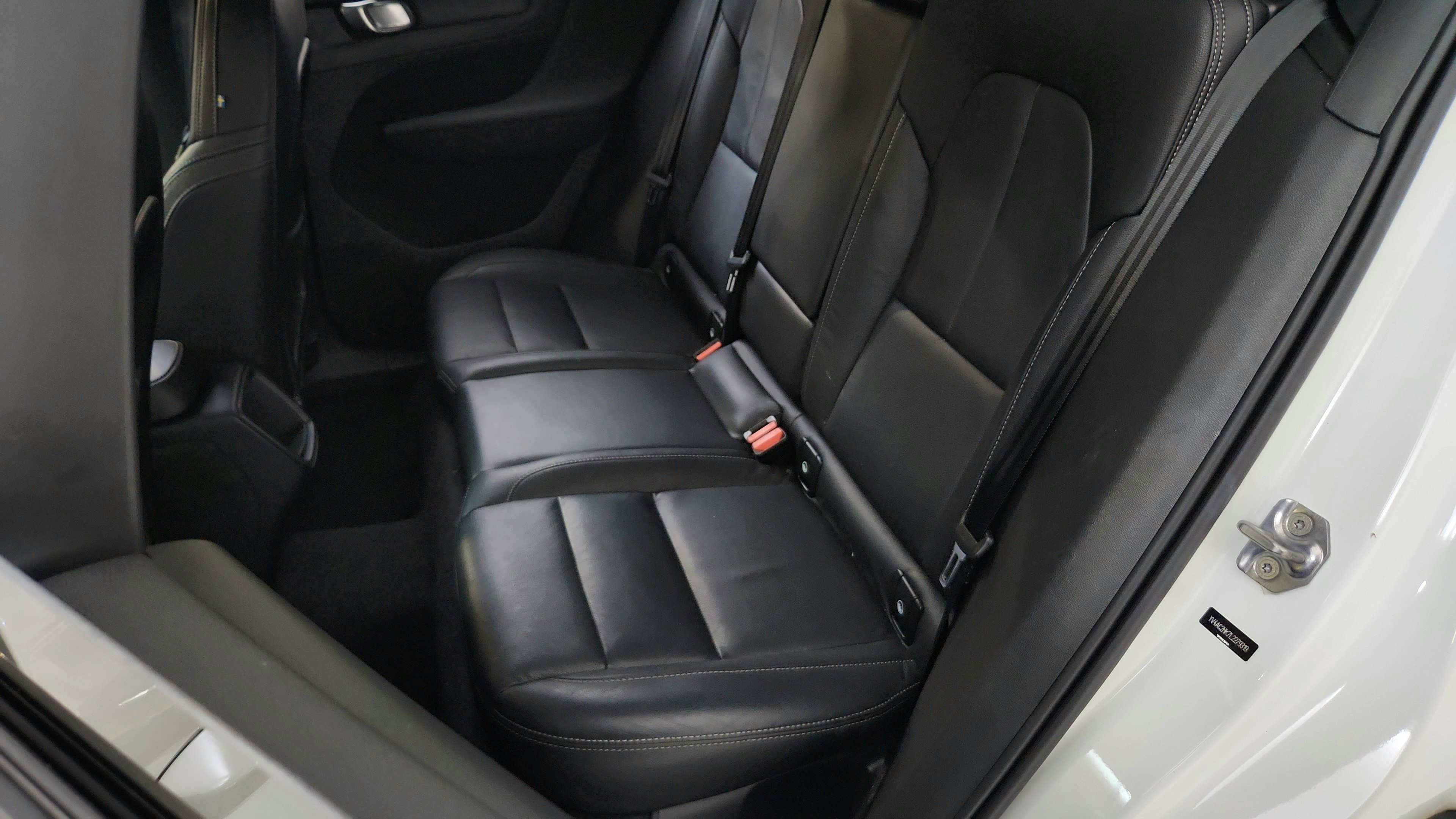Used 2020 Volvo XC40 T4 Momentum FWD image 31