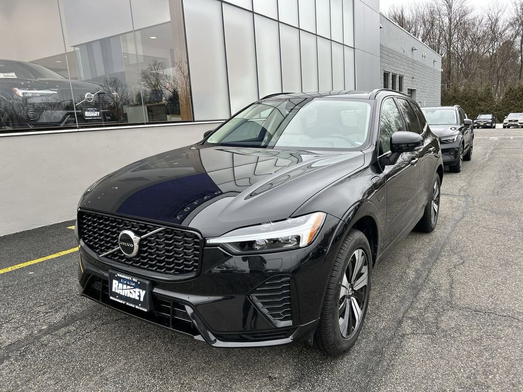 New 2025 Volvo XC60 T8 Core w/ Protection Package Premier image 4