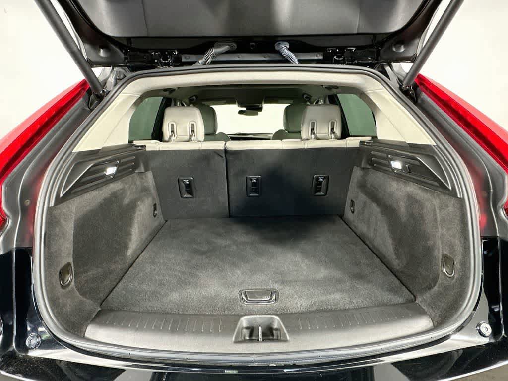Used 2022 Cadillac XT4 Luxury w/ Cold Weather Package AWD/4WD image 21