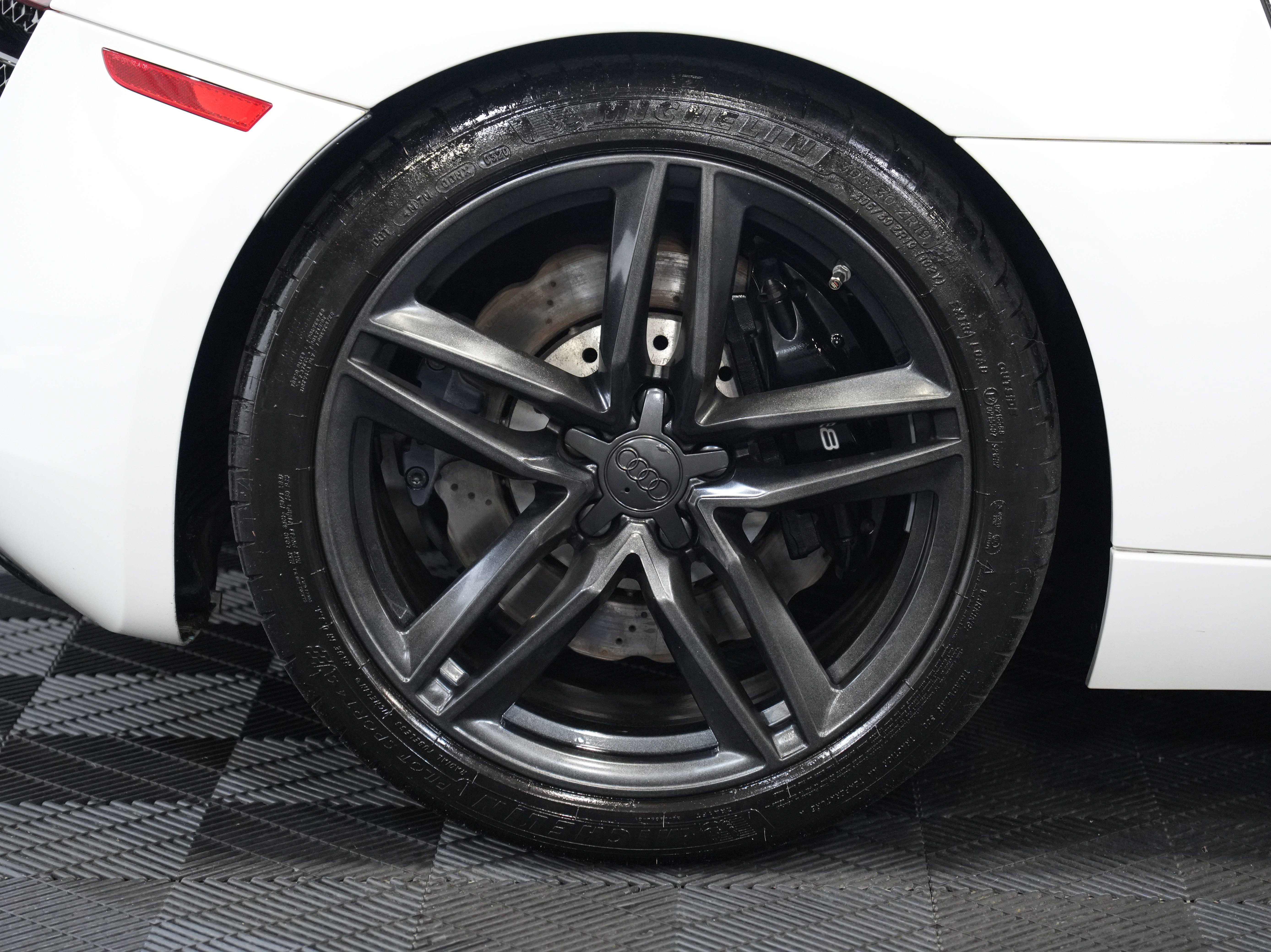 Used 2014 Audi R8 V8 image 49