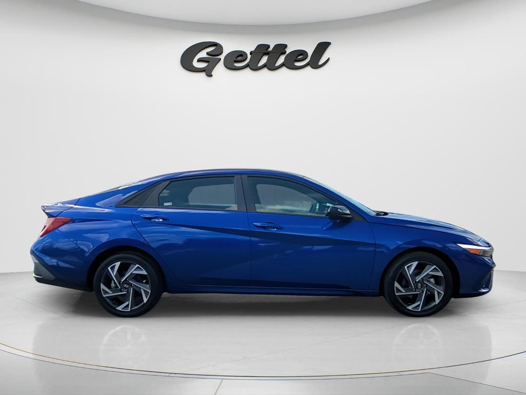 Certified 2025 Hyundai Elantra SEL FWD image 4