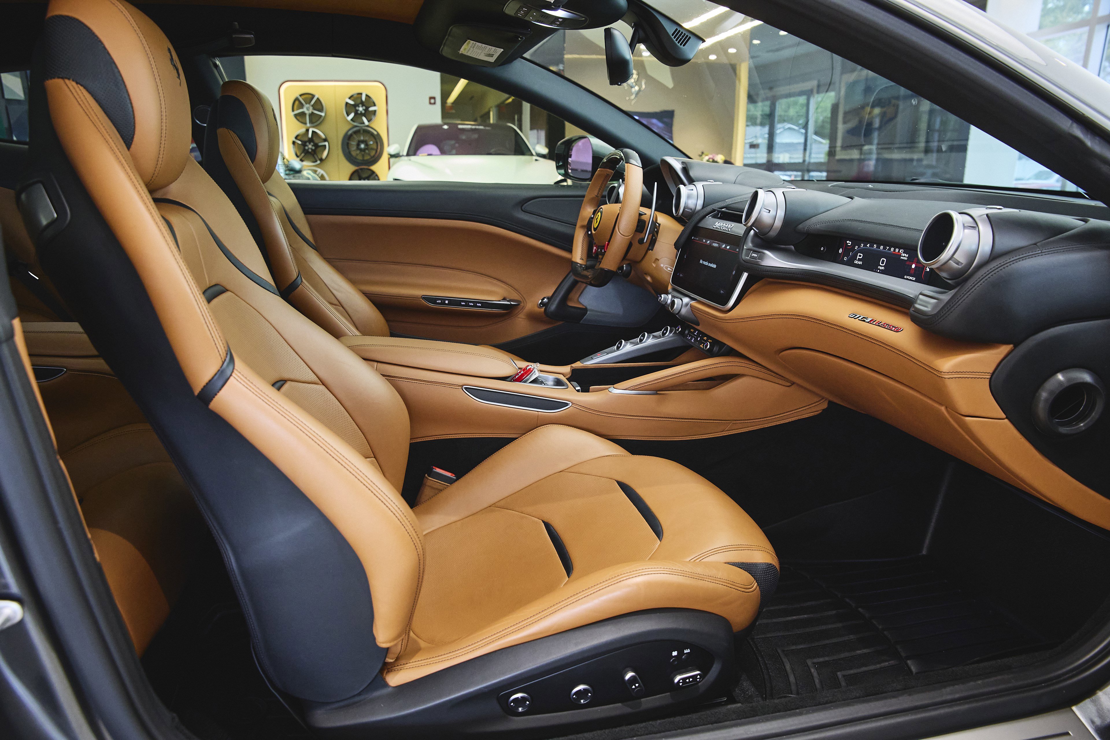 Used 2018 Ferrari GTC4Lusso image 39