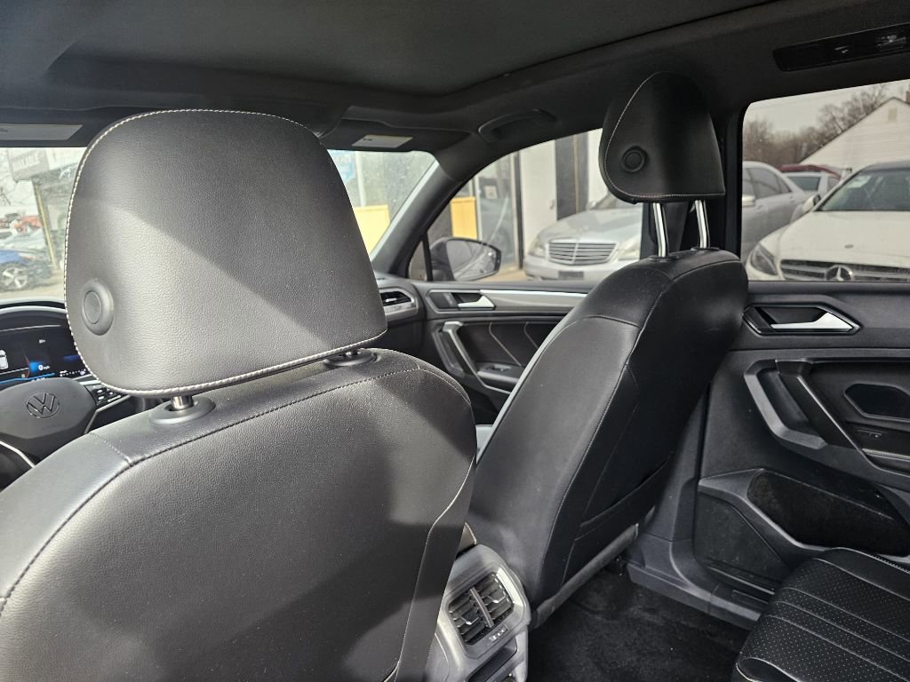 Used 2024 Volkswagen Tiguan SE R-Line image 30