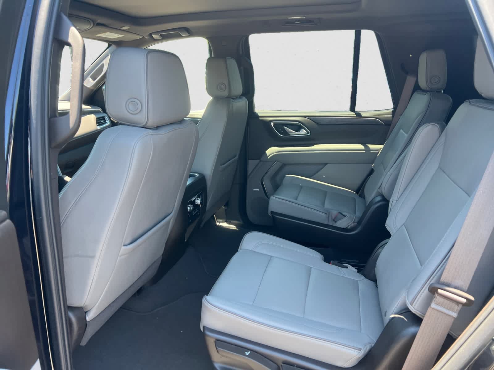 Used 2023 GMC Yukon SLT w/ SLT Premium Package AWD/4WD image 11