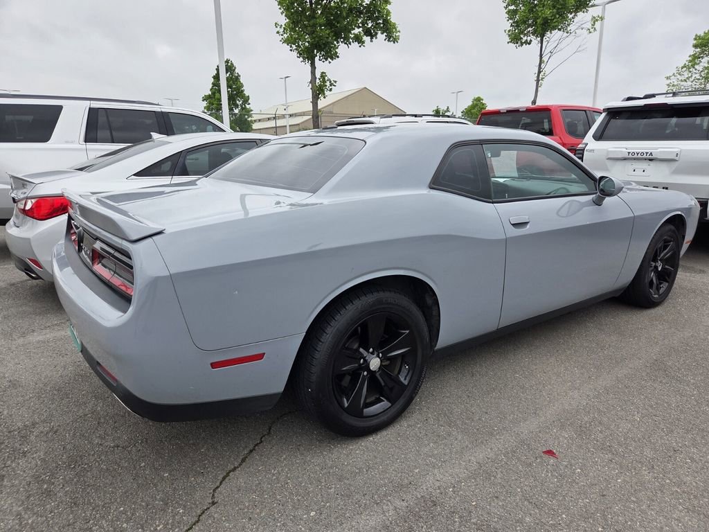 Used 2021 Dodge Challenger SXT w/ Driver Convenience Group RWD image 4