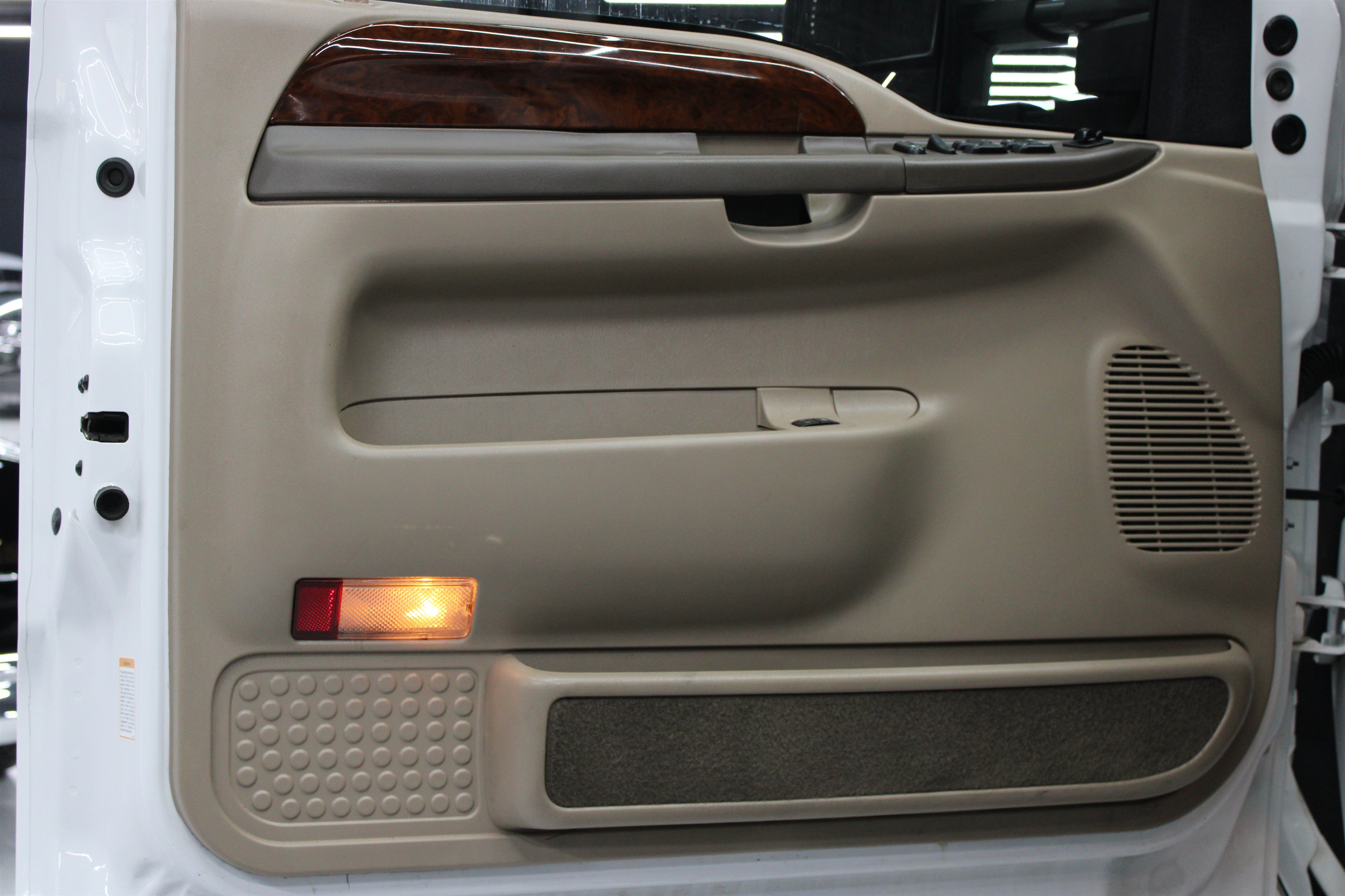 Used 2002 Ford Excursion Limited AWD/4WD image 6