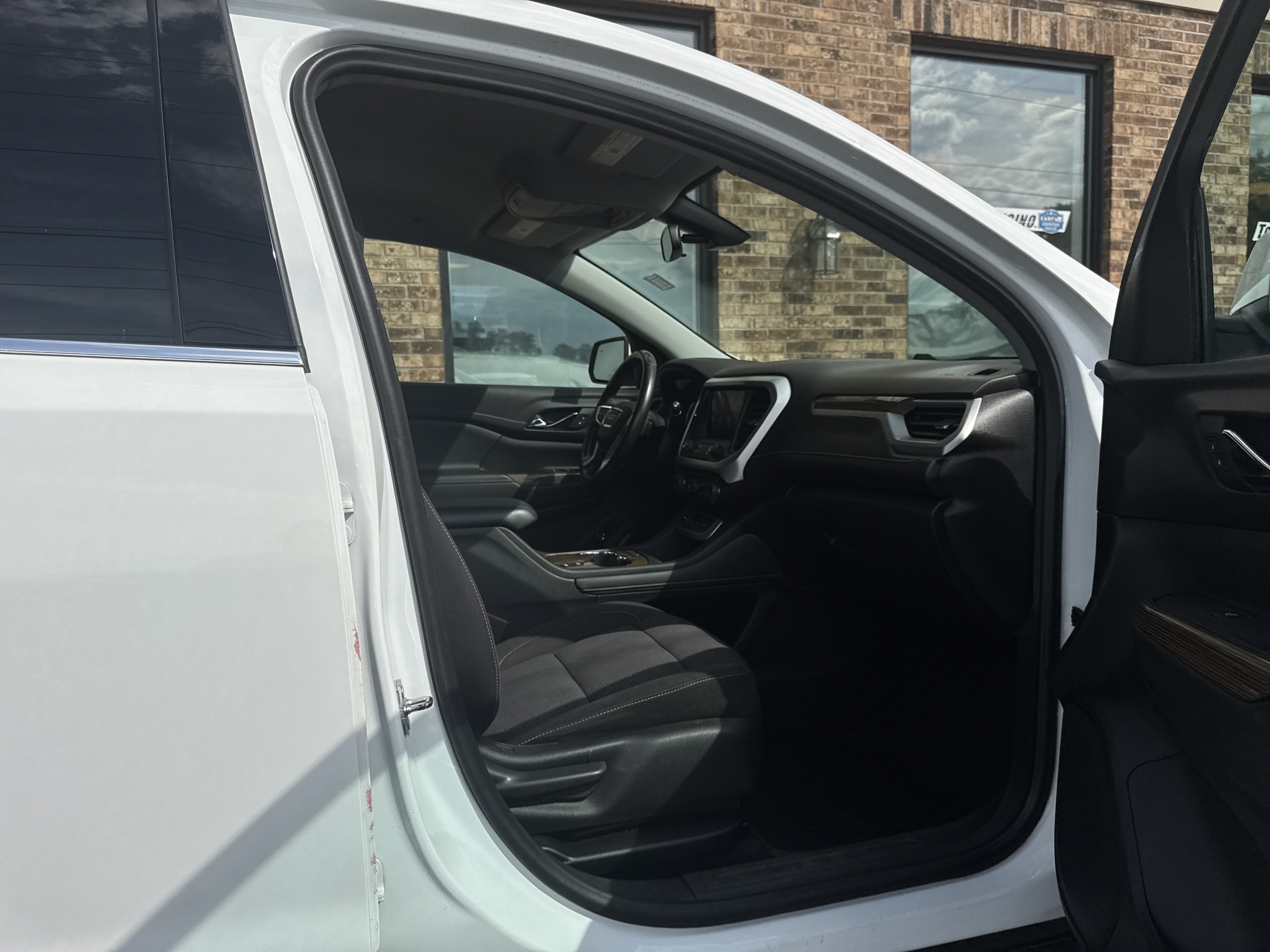 Used 2020 GMC Acadia SLE w/ Driver Convenience Package FWD image 14