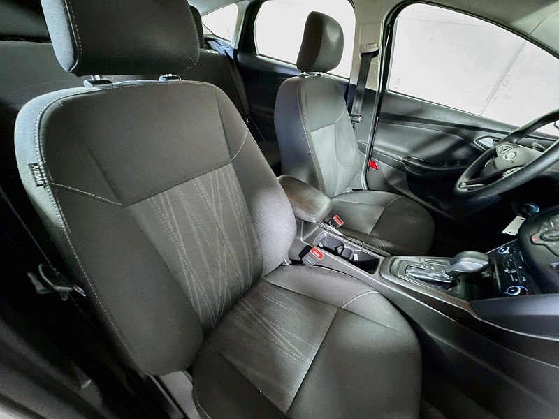 Used 2018 Ford Focus SE FWD image 25