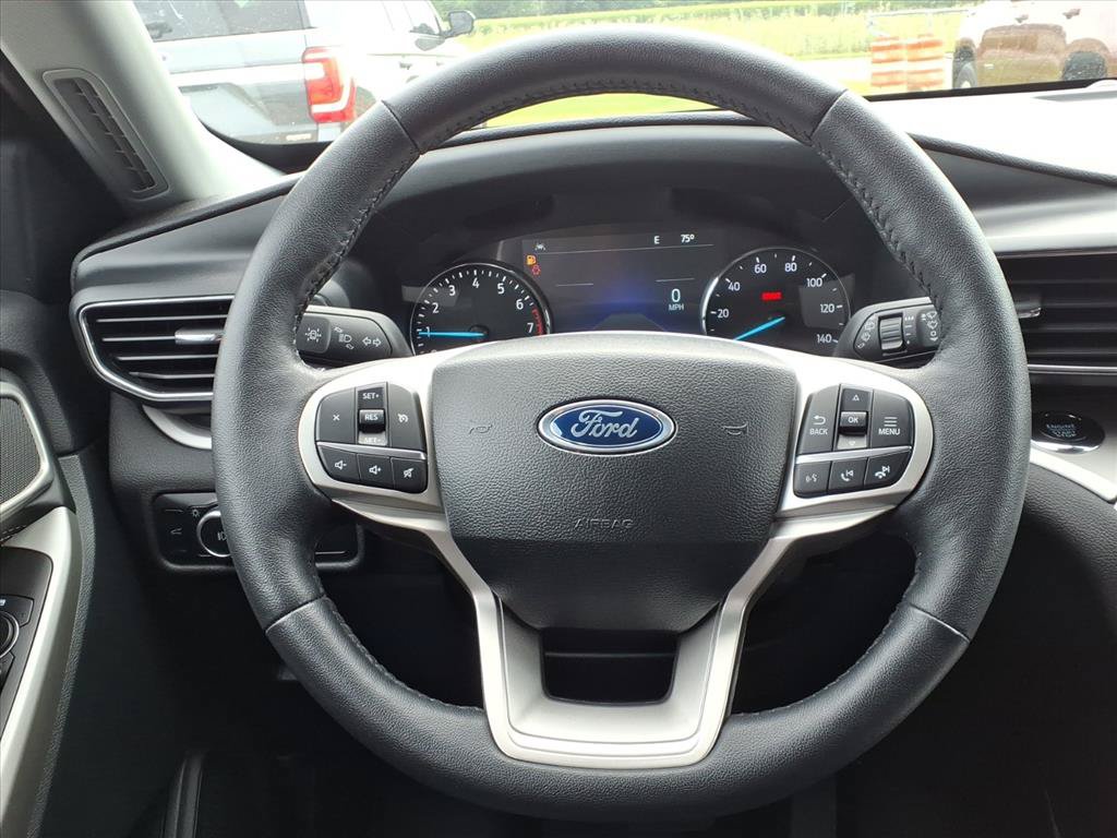 Used 2024 Ford Explorer XLT w/ Equipment Group 202A AWD/4WD image 10