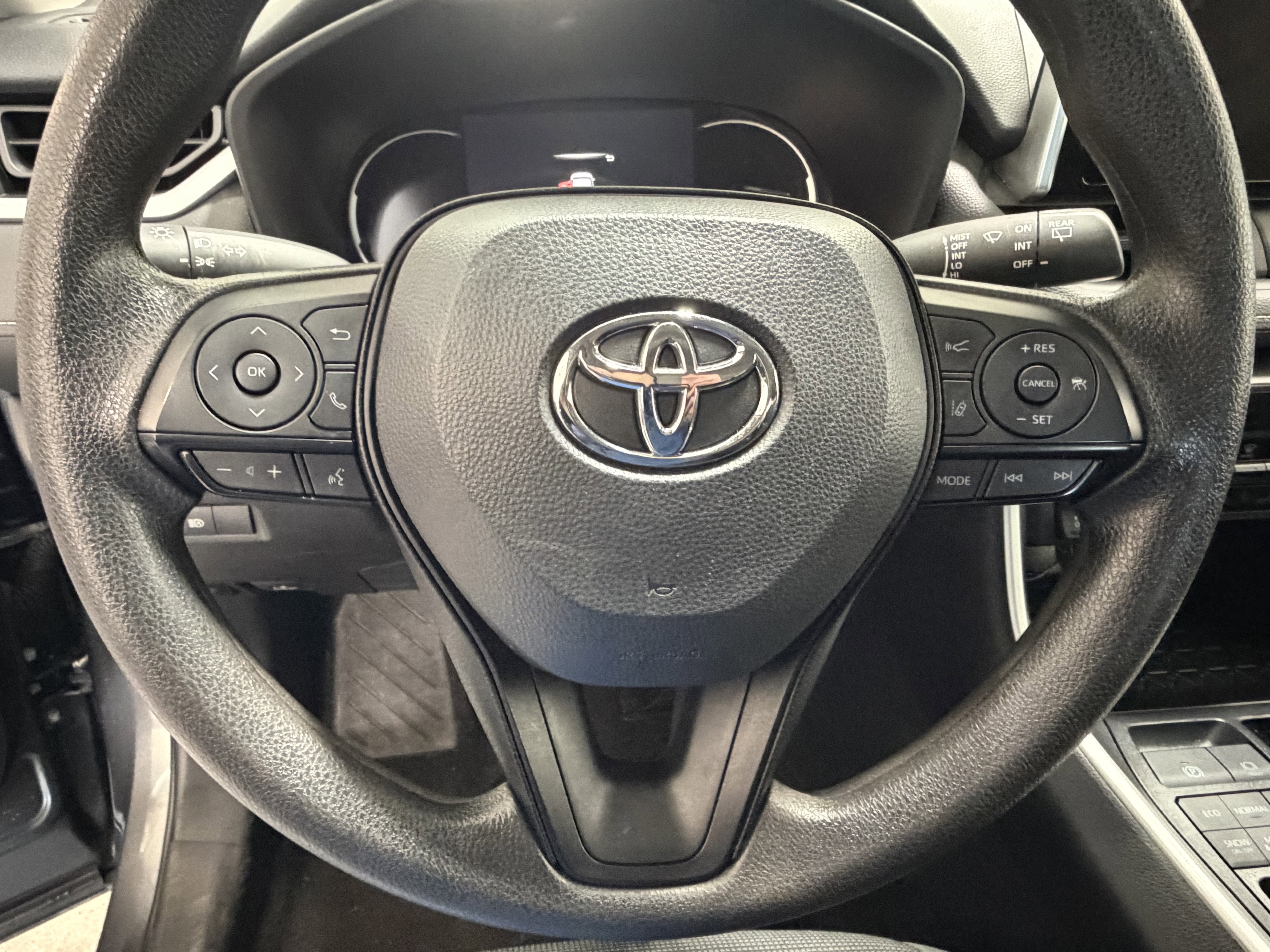 Used 2025 Toyota RAV4 LE AWD/4WD image 14