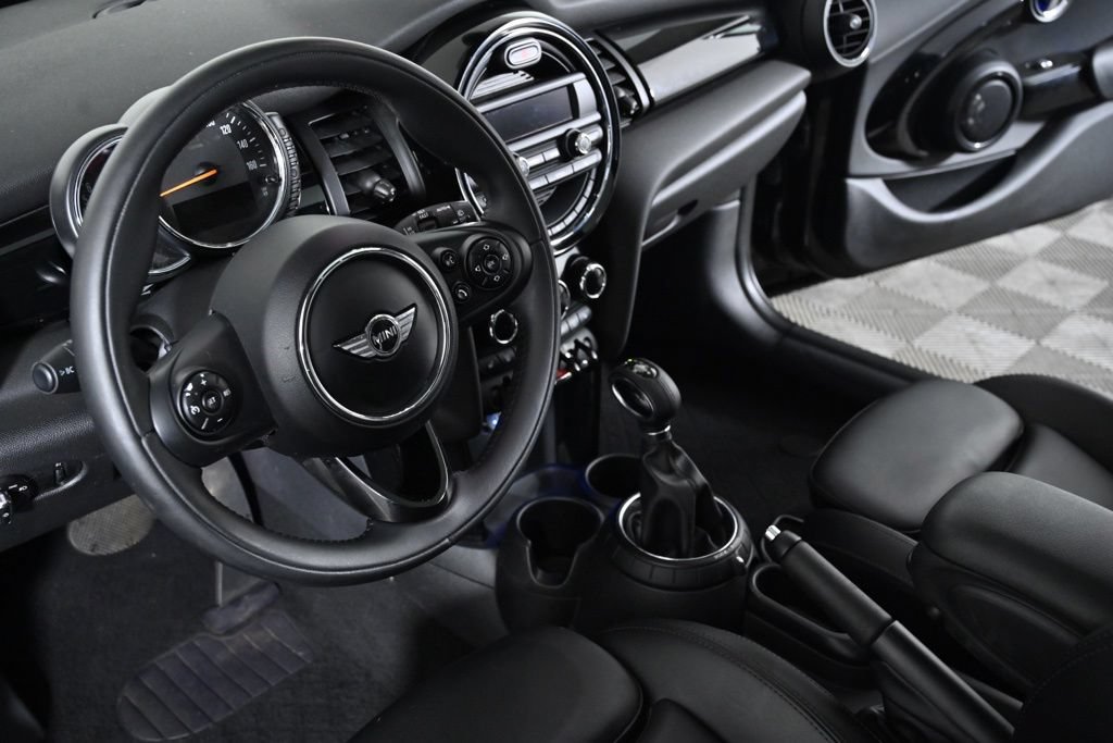 Used 2015 MINI Cooper 4-Door Hardtop FWD image 11
