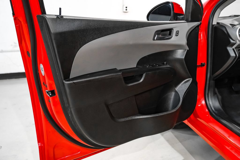 Used 2018 Chevrolet Sonic LT FWD image 39