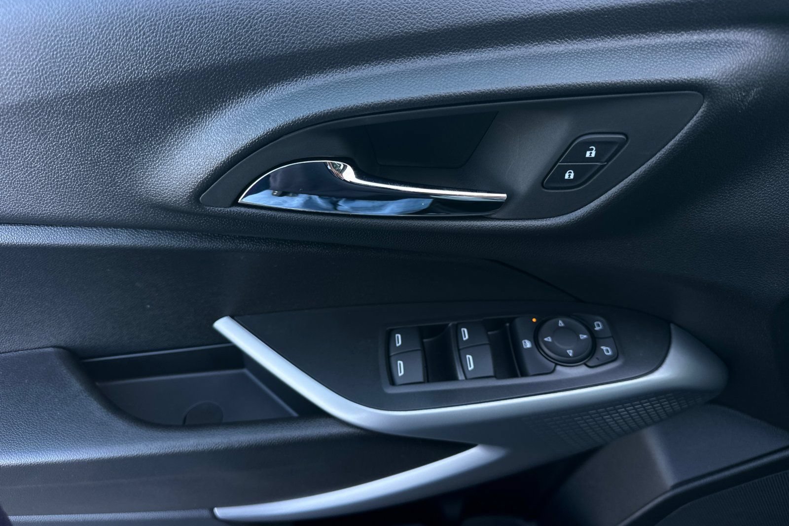 New 2026 Chevrolet Trax LS w/ LS Convenience Package FWD image 11
