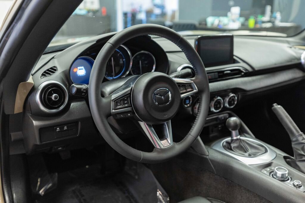 Used 2023 MAZDA MX-5 Miata Grand Touring RWD image 10