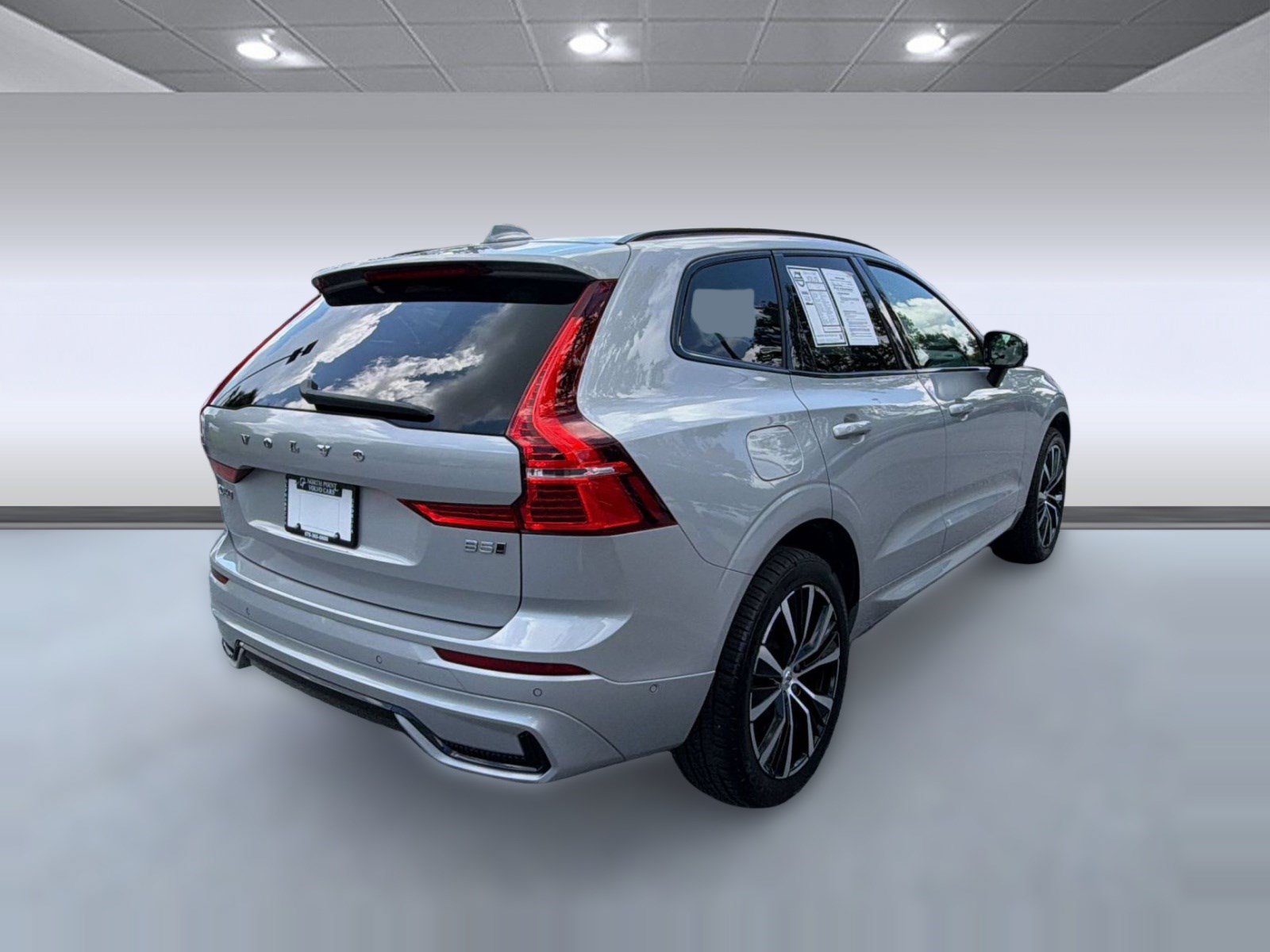 Certified 2024 Volvo XC60 B5 Plus AWD/4WD image 9