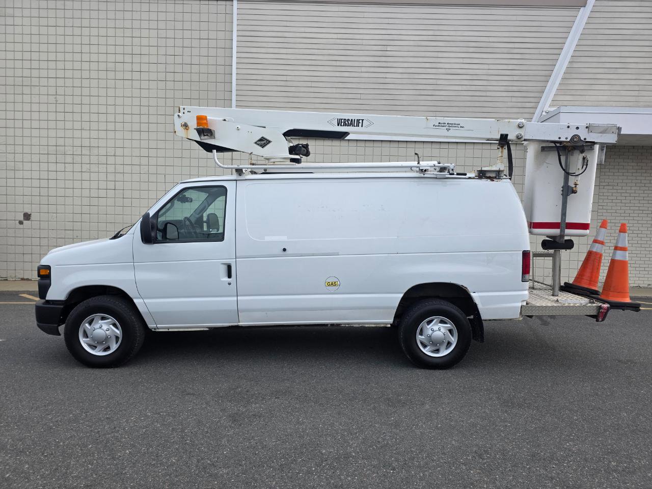 Used 2012 Ford E-350 and Econoline 350 Super Duty RWD image 5