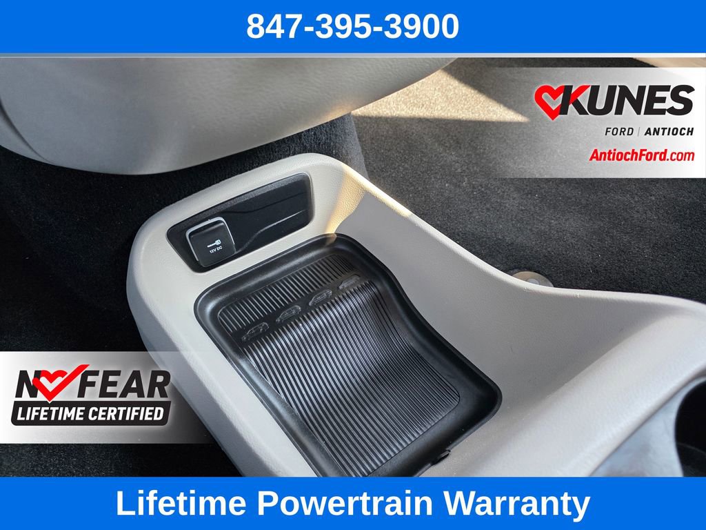 Used 2022 Chrysler Voyager LX image 50